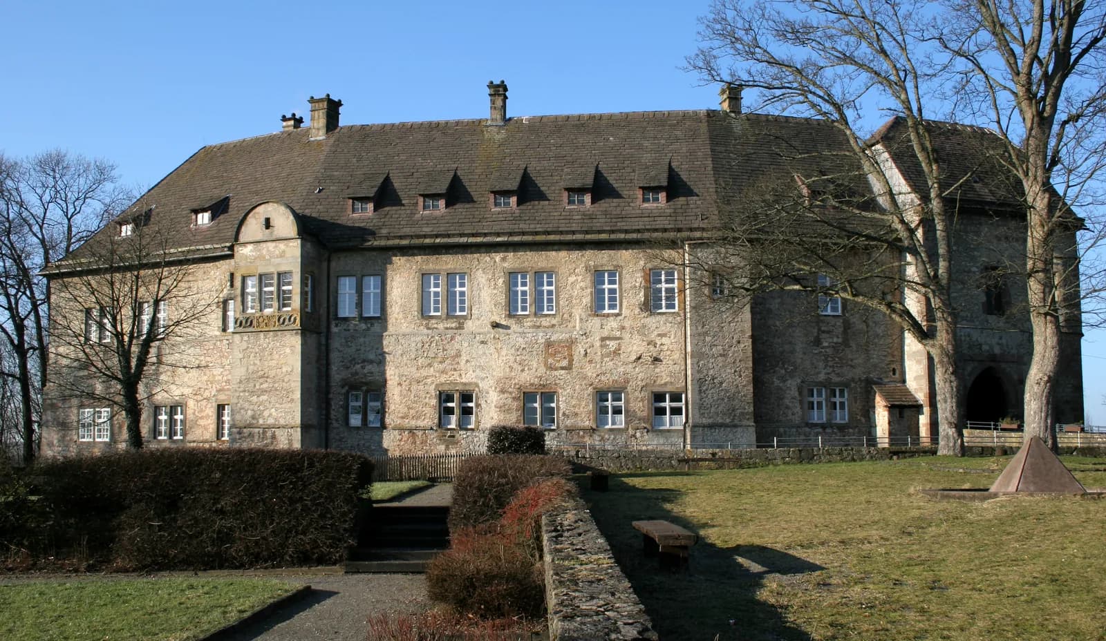 Burg Dringenberg bei Bad Driburg, Entrümpelung Bad Driburg durch PlatzMacher